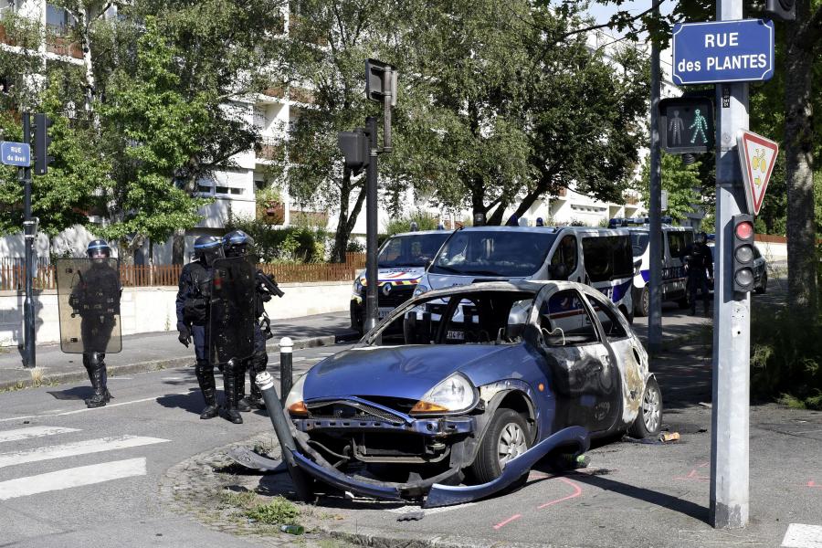 Folytatódtak a zavargások – Kocsik és épületek lángoltak Nantes-ban