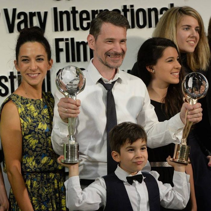 Hajdu Szabolcs és szereplői a legjobb film és a legjobb férfi alakítás díjával Karlovy Varyban FORRÁS: KVIFF