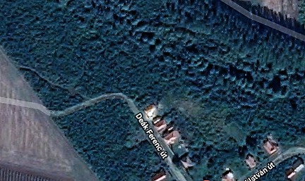 A településvégen pár ház árválkodik, ahol néhány szegény család lakik... kit érdekel, hogy mi van velük - Google Street View