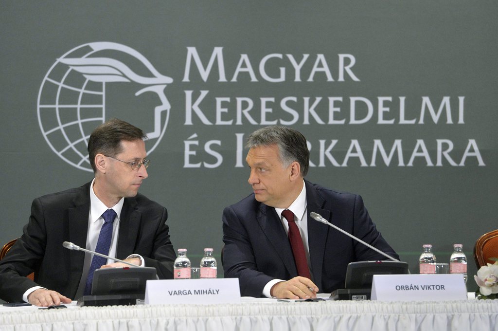 A nemzetgazdasági miniszter és a miniszterelnök már a jövő évi adórendszert strukturálja át FOTÓ: MTI/KOSZTICSÁK SZILÁRD