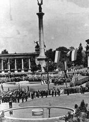 1938. május: Eucharisztikus Világkongresszus, ünnep a Hősök terén