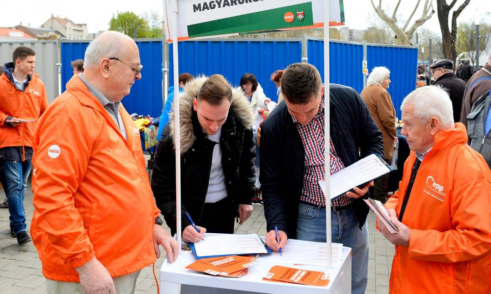 A Nézőpont mérése szerint a teljes népességben fej fej mellett áll a Fidesz az ellenzékkel