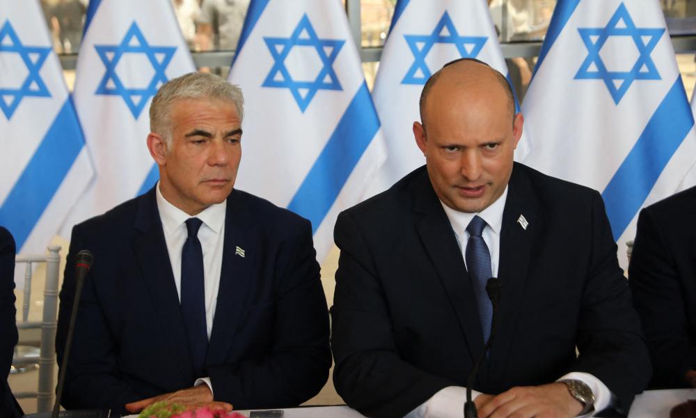 Az izraeli kormányfő és külügyminiszter megállapodott, feloszlatják a parlamentet, új választásokat írnak ki