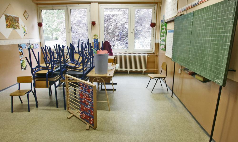 Népszava Oktatás hozott anyagból Kivizsgálják a székügyet