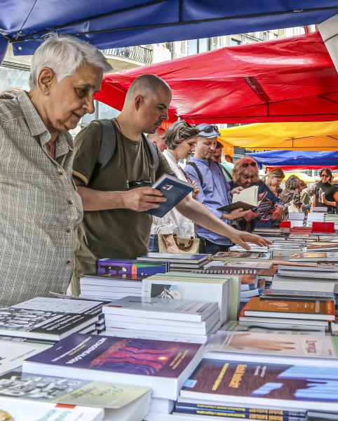 Érdeklődés még van, pénz viszont egyre kevesebb jut könyvekre