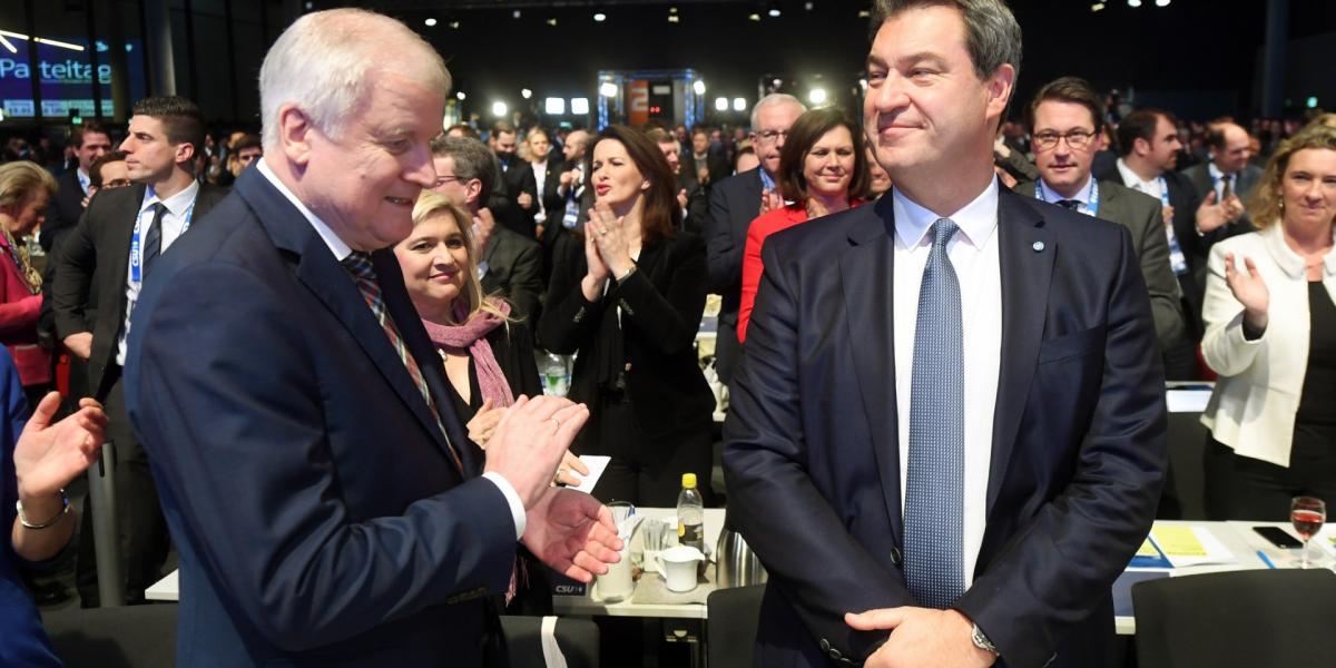 Horst Seehofer leköszönő és Marcus Söder megválasztott CSU-elnök