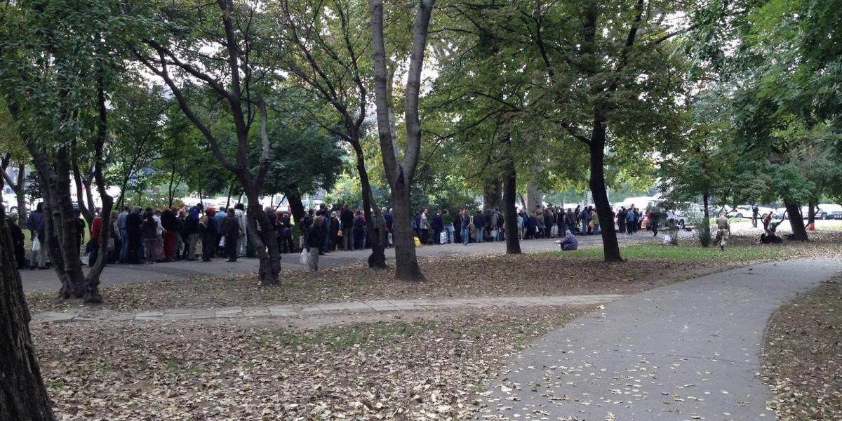 2014 Magyarország, Budapest, Városliget, sorban állás ételért  Fotó:Bornai Tibor/Facebook 