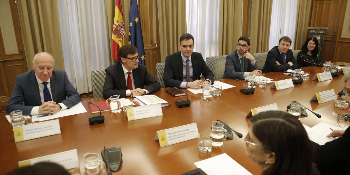 Pedro Sanchez miniszterelnök és Salvador Illa egészségügyi miniszter sajtótájékoztatója