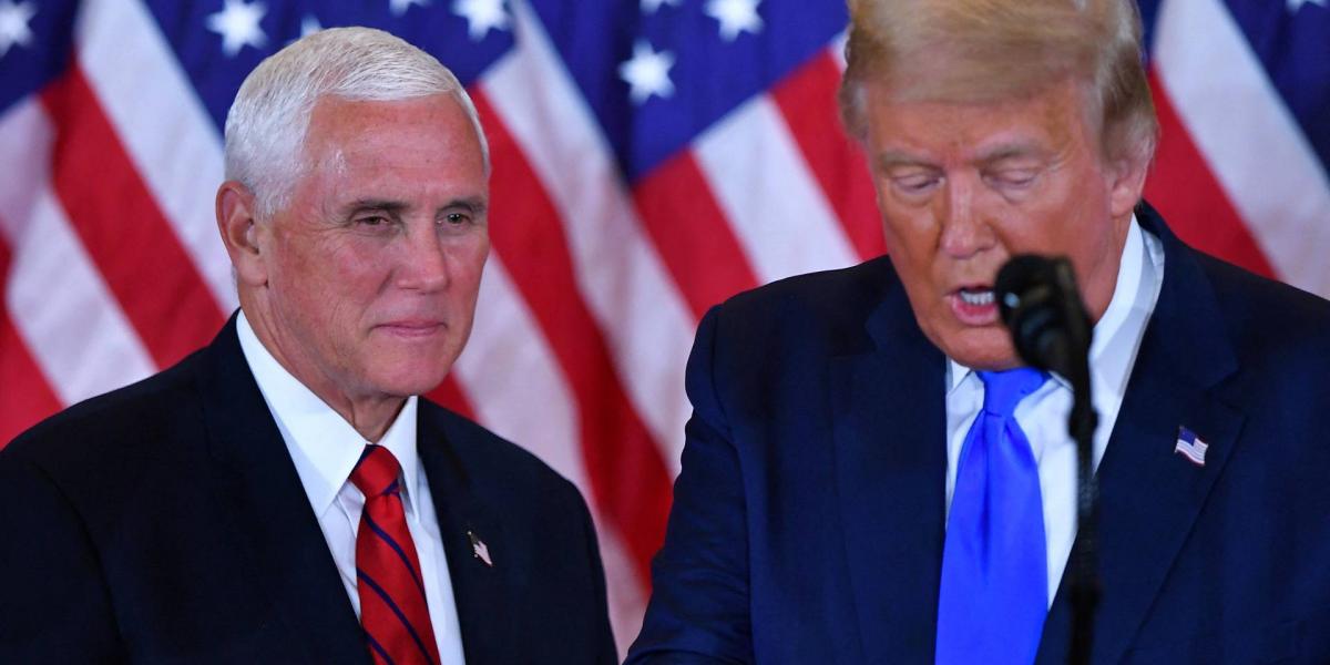 Mike Pence és Donald Trump az  elnökválasztás estéjén, 2020. november 3-án