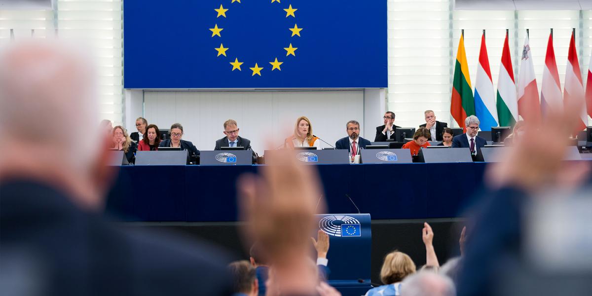 Az EP megszavazta: Lengyelország csak azután kaphasson az EU gazdaságélénkítő alapjából, ha teljesíti a feltételeket