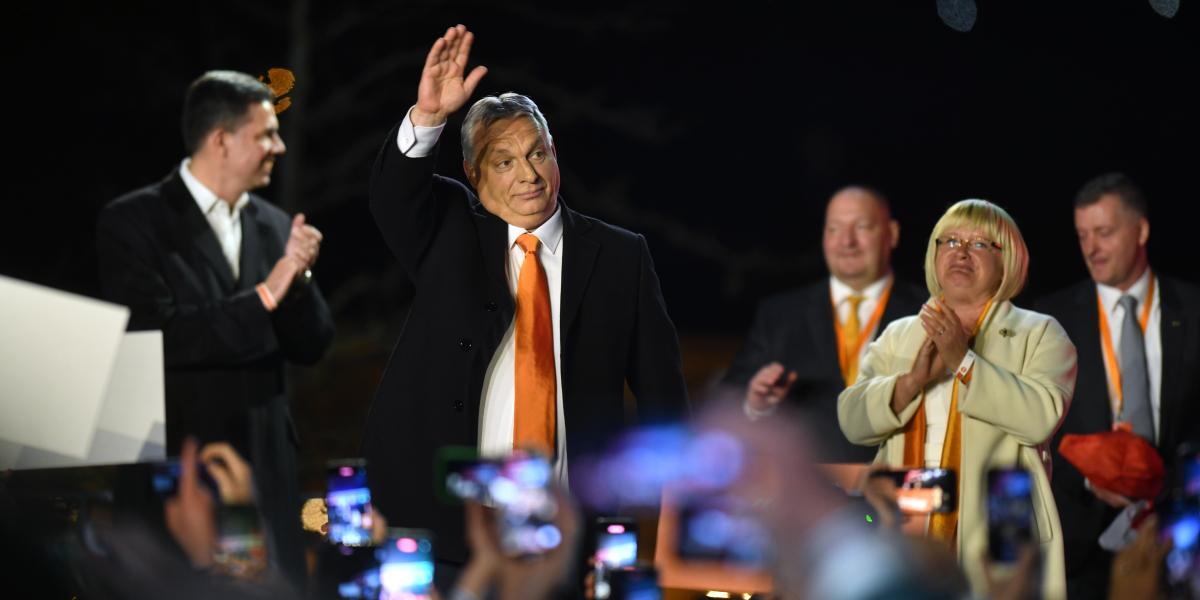 Orbán Viktor egy választott diktátor - közölte Körösényi András politológus a NER szellemi holdudvarával 