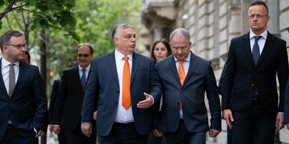Minden uniós pénz "korrupt ólomcsövön” áramlik Magyarországra