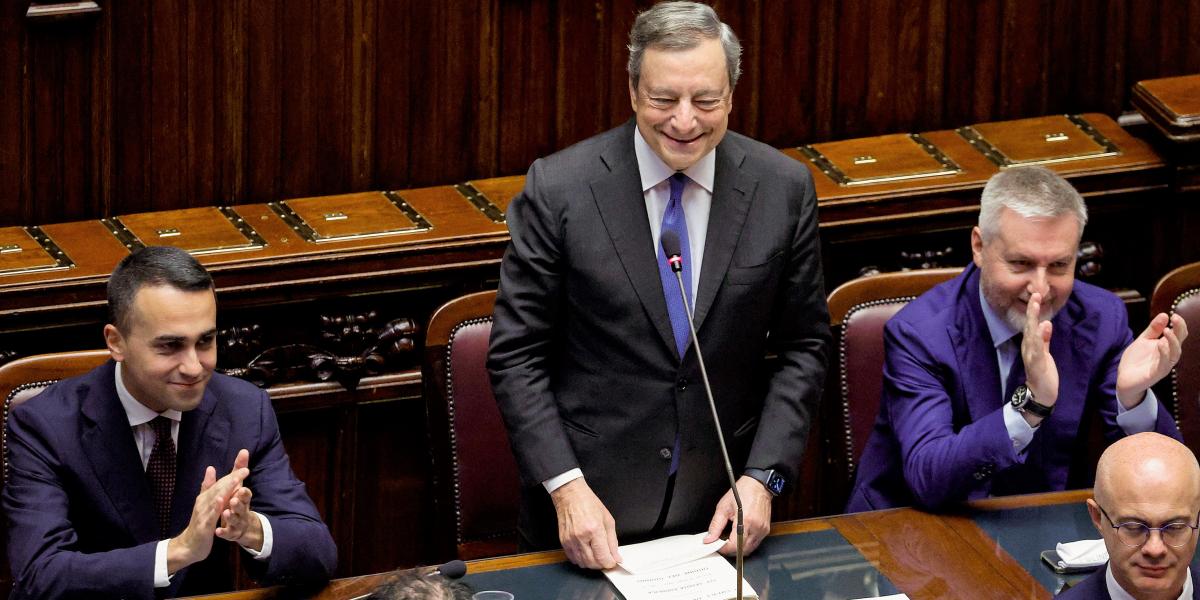 Feloszlatták az olasz parlamentet: a pártok már az idő előtti voksolásra készülnek, miközben egymást hibáztatják a válságért