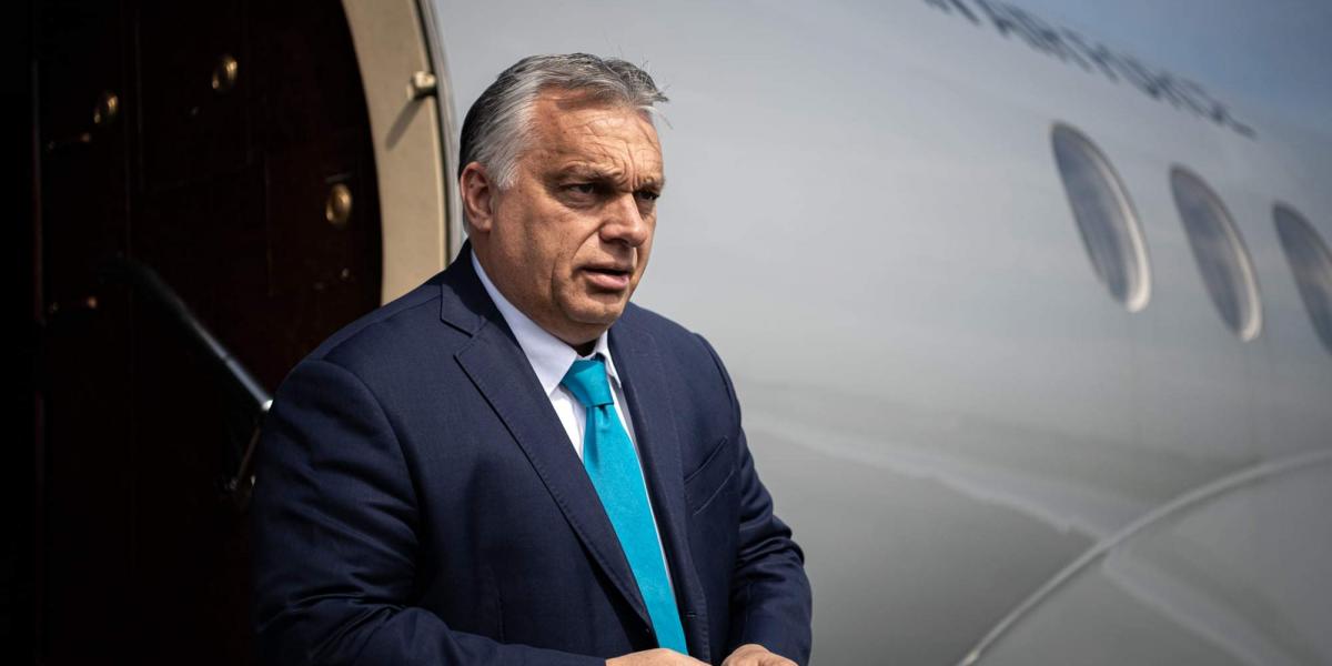 Orbán Viktor 2021. május 28-án landolás után Londonban