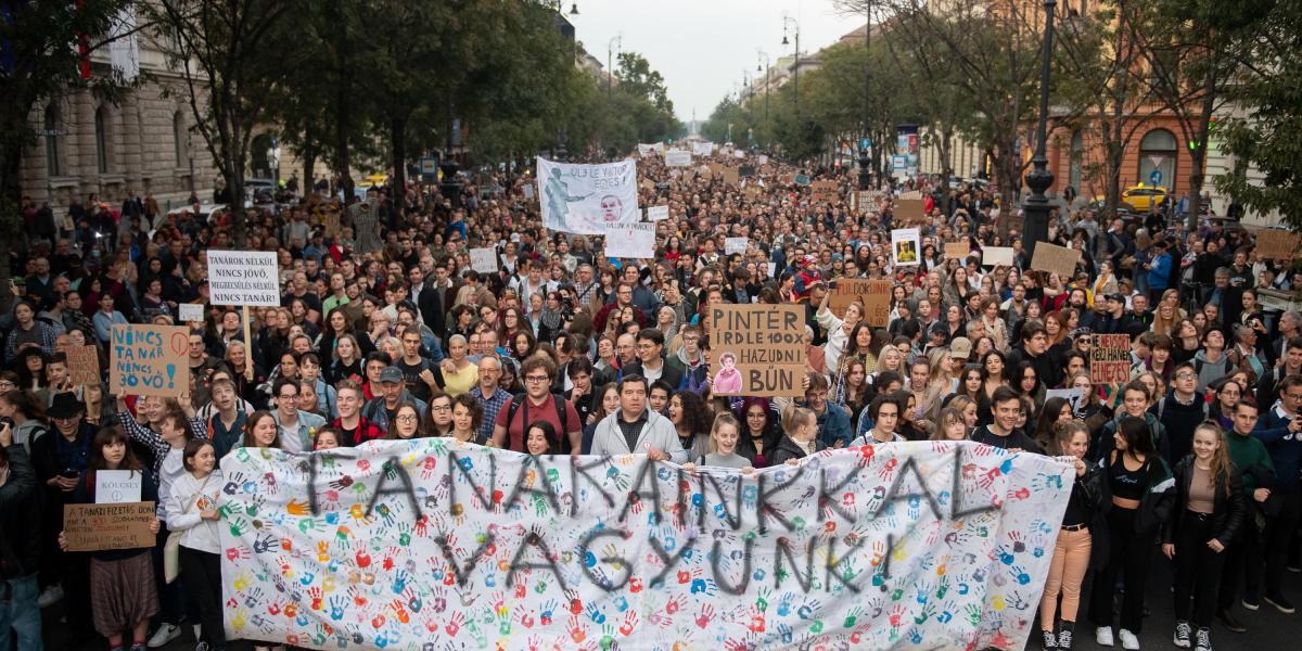 2022. október 14. Visszavágó - El a kezekkel a tanárainktól! Egyesült Diákfront tüntetése