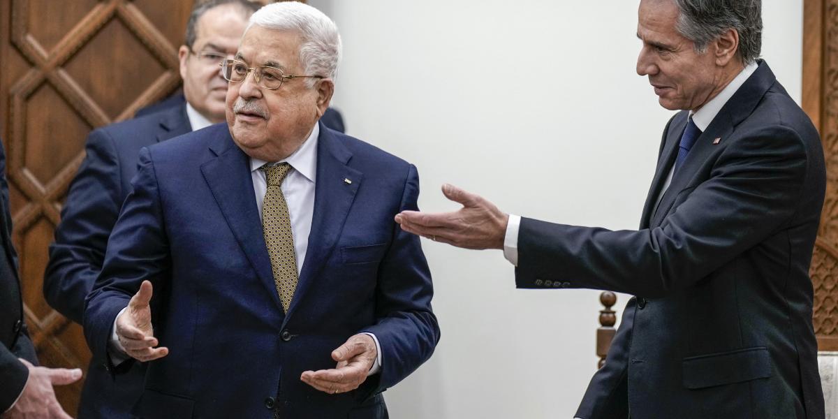 Vakvágányon terelik a palesztin elnököt