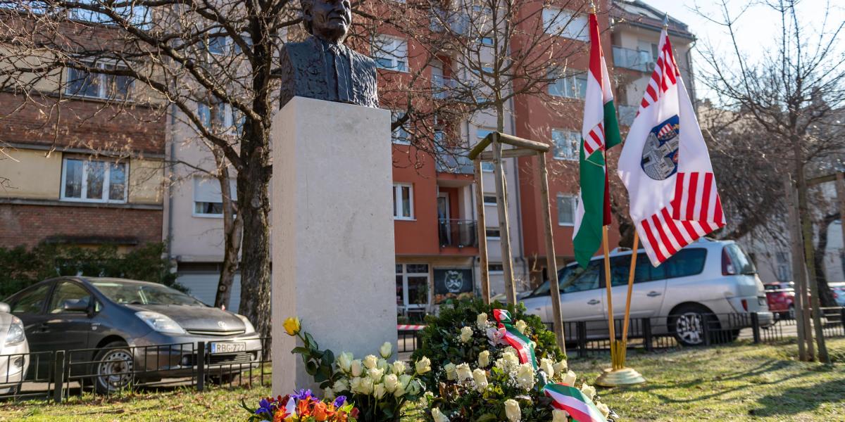 Göncz Árpád mellszobra Óbudán