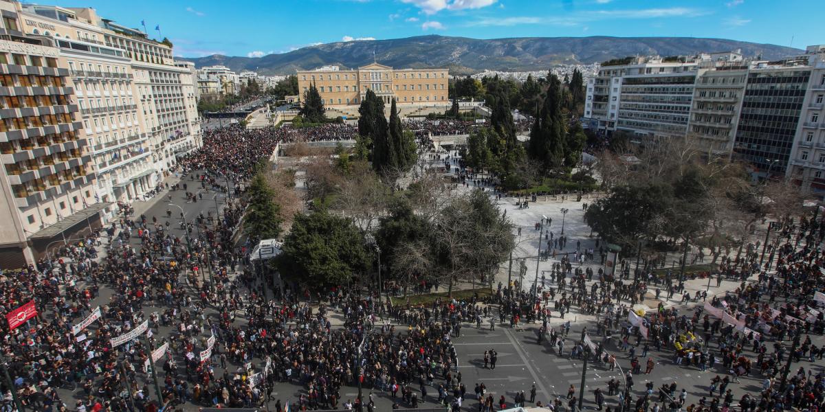 Πλήθος κόσμου βγήκε στους δρόμους της Ελλάδας για να ζητήσει καθυστερημένη εξέλιξη των σιδηροδρομικών μεταφορών
