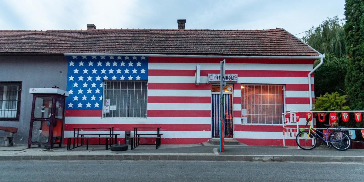 Festés a csibráki italbolton. A fideszesek inkább az oroszokat kedvelik