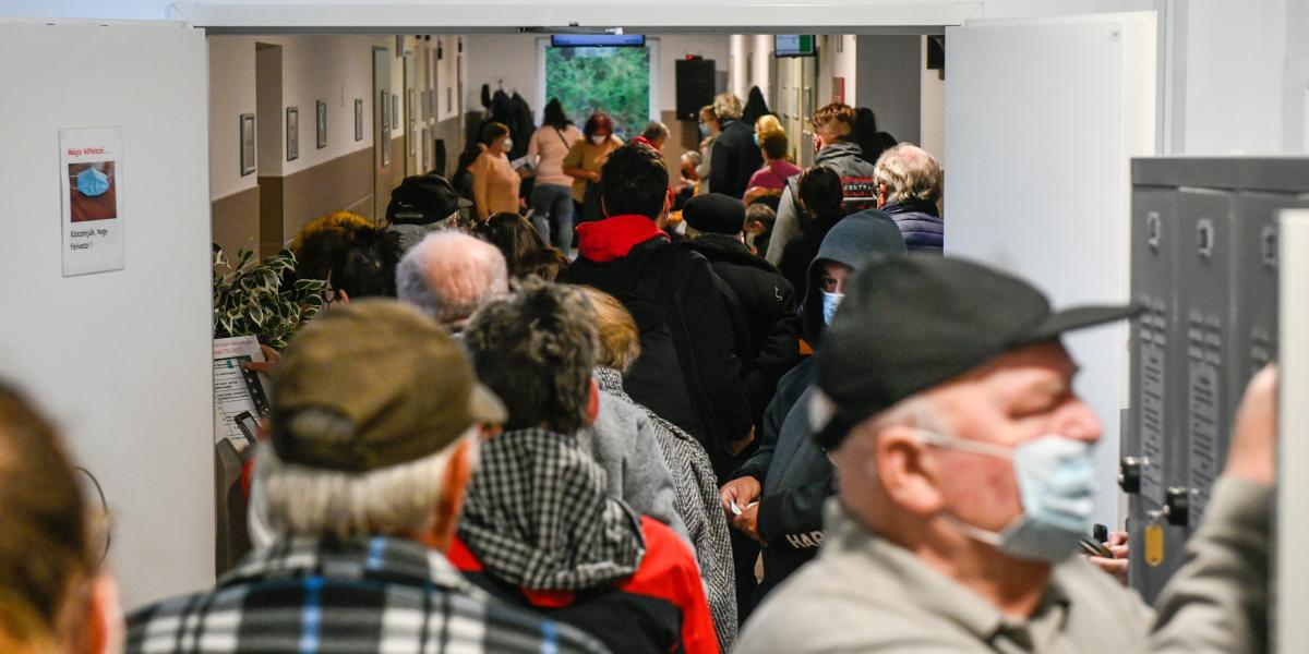 Sor az érdi szakrendelőben. A fel­adat egyre több, az állami támogatás azonban nem nő