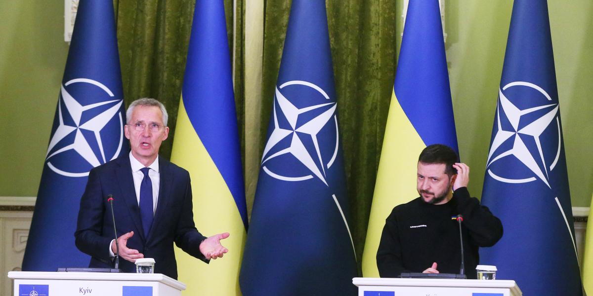 Az Ukrajna elleni orosz agresszió kezdete óta először látogatott Kijevbe Jens Stoltenberg. Magas rangú NATO-tisztségviselők korábban is jártak az ukrán fővárosban