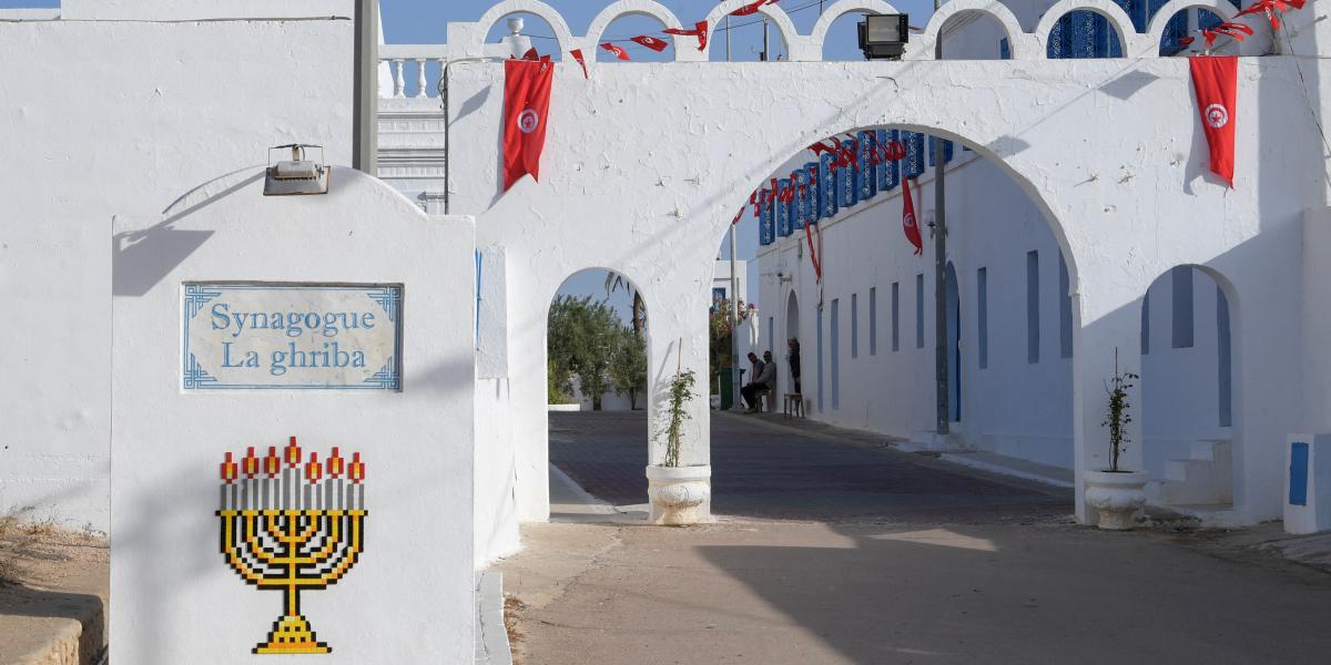 Lövöldözés volt a tunéziai Dzserba szigetének zsinagógája előtt, négy ember meghalt