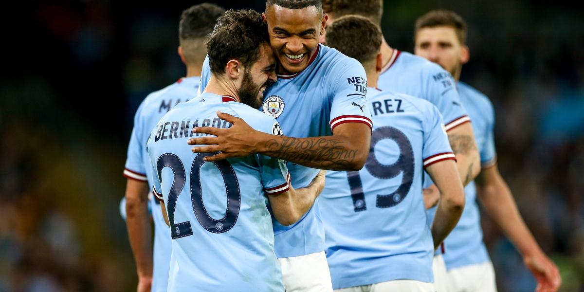 Bernardo Silva és csapattársa, Manuel Akanj ünnepel a negyedik gól után