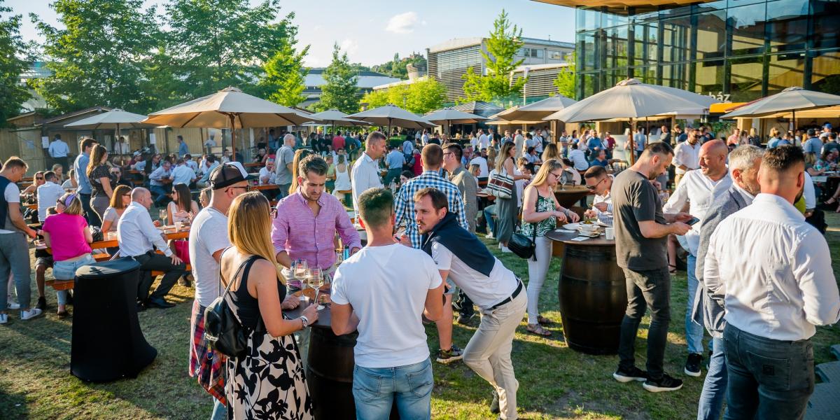 A fesztivál, a tavalyihoz hasonlóan, továbbra is egy óriási szabadtéri sétáló kóstoló lesz