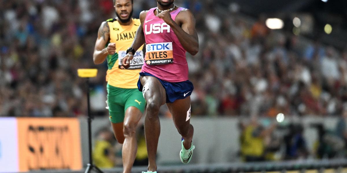 A baleset után teljes erőbedobással lefutották a távot a sportolók, a jamaicai Andrew Hudson és az amerikai Noah Lyles