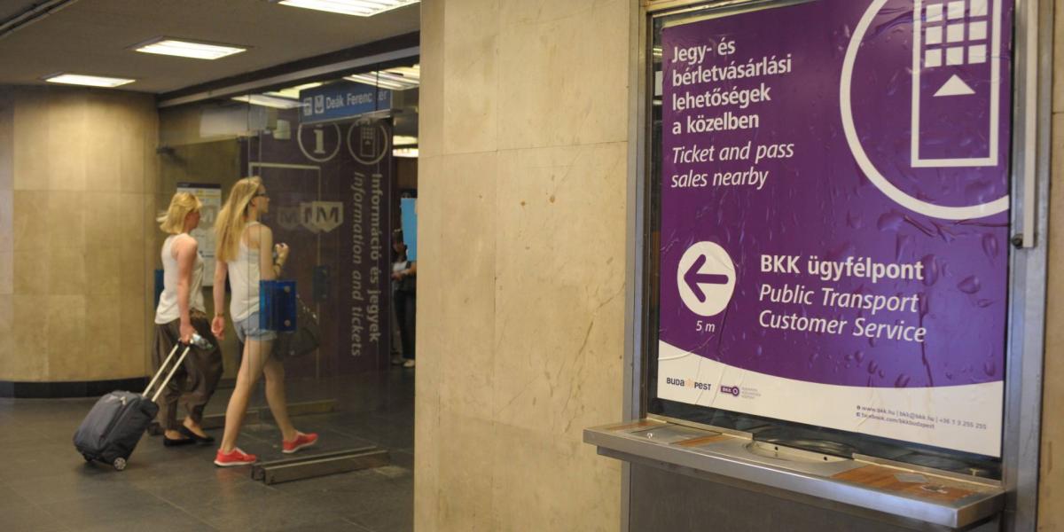 Két izraeli nő azt állítja, budapesti jegyellenőrök próbálták átverni őket, majd rájuk támadtak