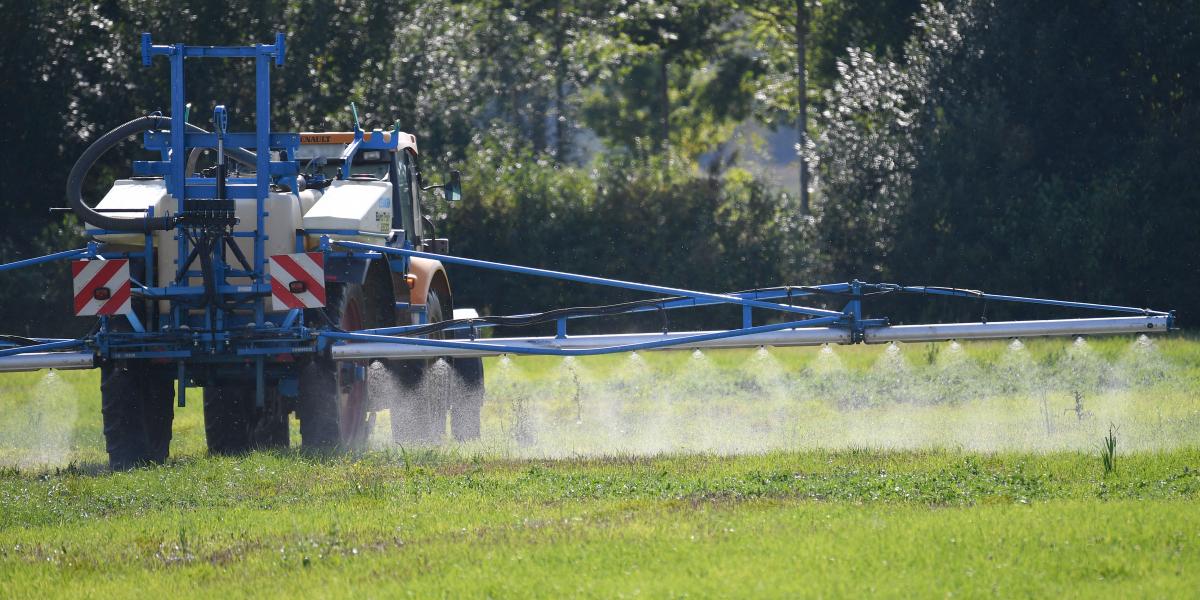 Világszerte elterjedt gyomirtó szer gyümölcsök, zöldségek, szántóföldi növények termesztése során, vízi és szárazföldi termesztésben