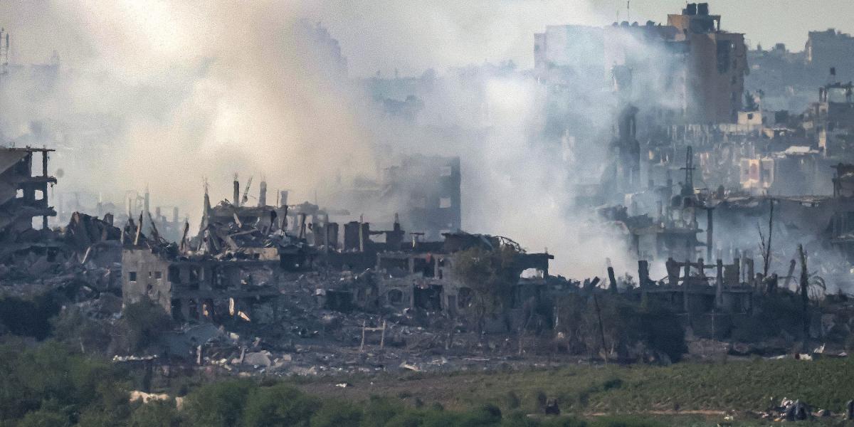 Ismét menekülttábort bombázott Izrael Gázában, több tucat ember meghalt