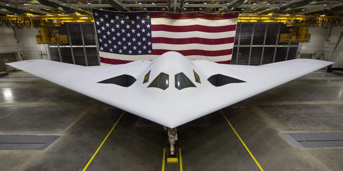 Az amerikai légierő által közreadott kép egy B-21 Raiderről 2023. március 7-én