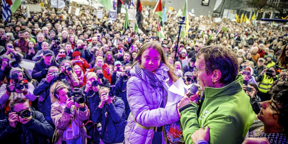 A tömegből sokan mentek haza, amikor Amszterdamban Greta Thunberg palesztinbarát szólamokat kezdett skandálni