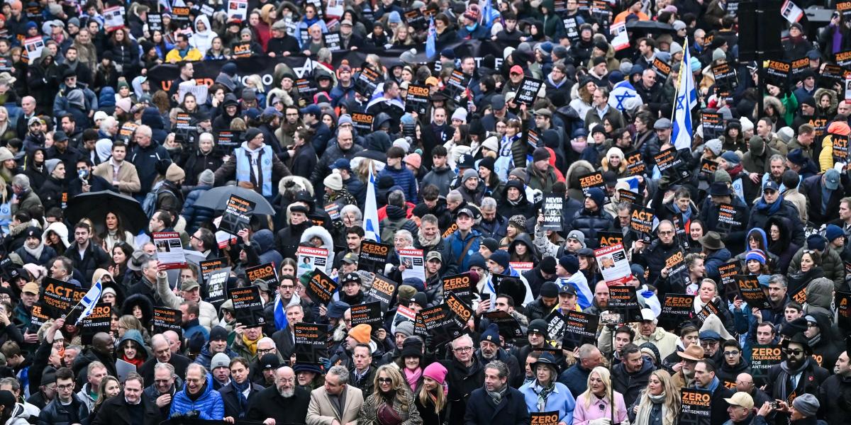 Több tízezren tüntettek Londonban az antiszemitizmus ellen (Videó)