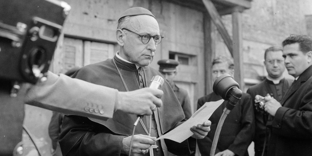 Mindszenty József kiszabadulása után rádióbeszédet tart 1956 őszén. Kreált magának egy politikai funkciót