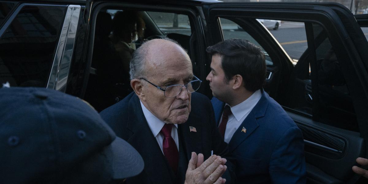 Rudy Giuliani fellebbez, és azt állítja: nincs pénze