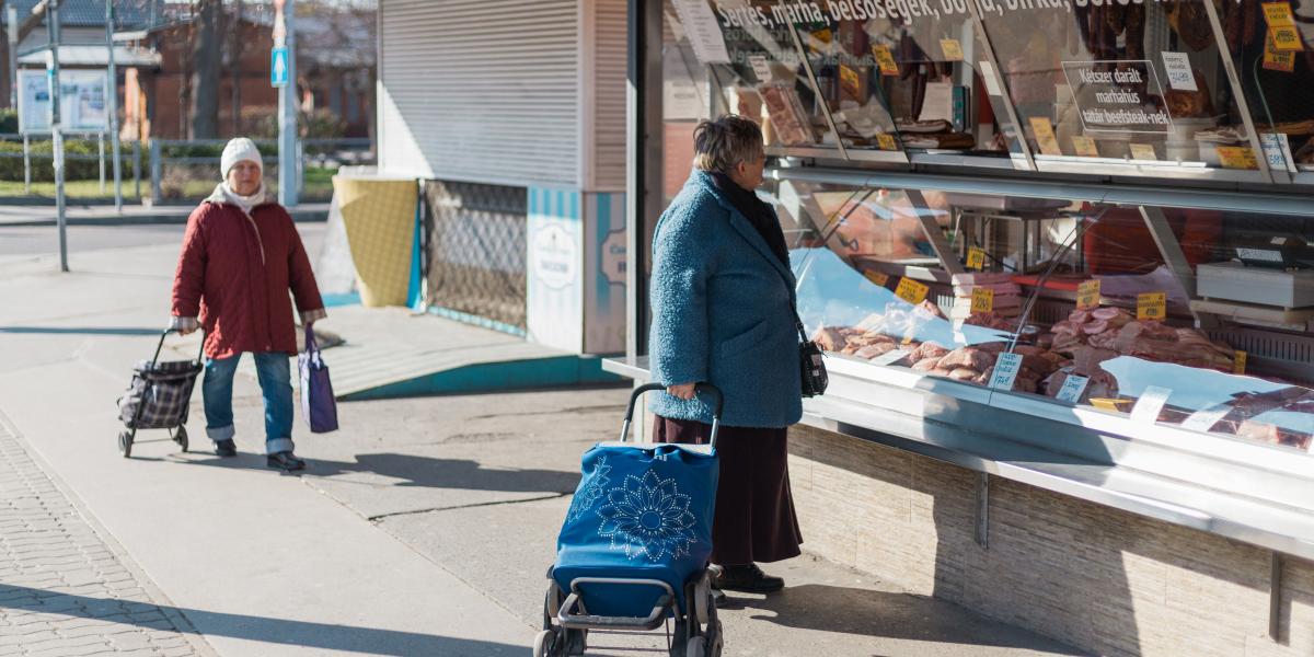 Tavaly az év első 6 hónap nyugdíjas- inflációs átlaga 25,1 százalék volt, de a kormány ezt nem kompenzálta megfelelő mértékben