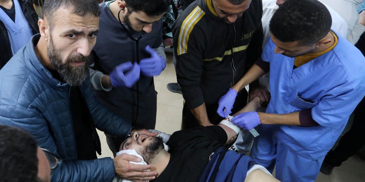 Izrael gyógyszereket küldhet a Hamádsz Gázai övezetbe hurcolt túszainak