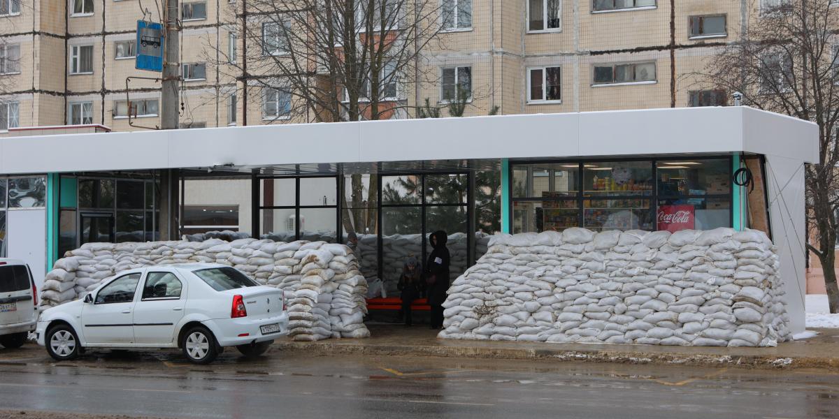 Belgorodban már homokzsákokkal védik a buszmegállókat - képünk illusztráció