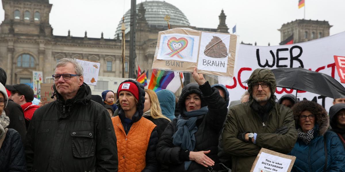 Berlinben százezernél is többen vonultak utcára