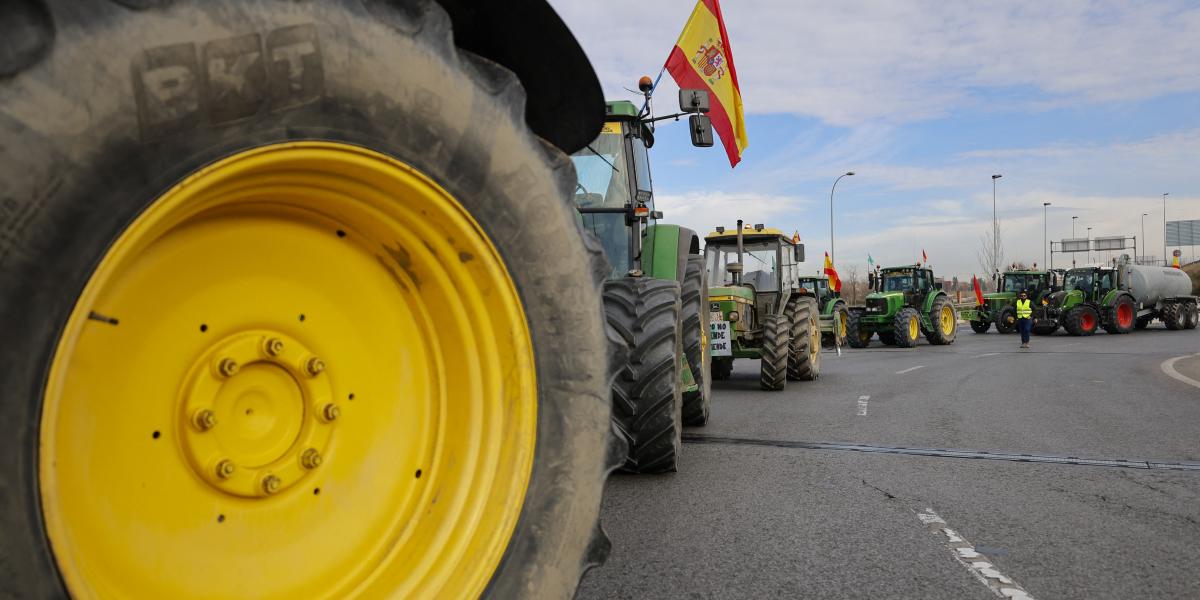 Tüntetnek a spanyol gazdák is, kedden több ezer traktorral akadályozták a  forgalmat