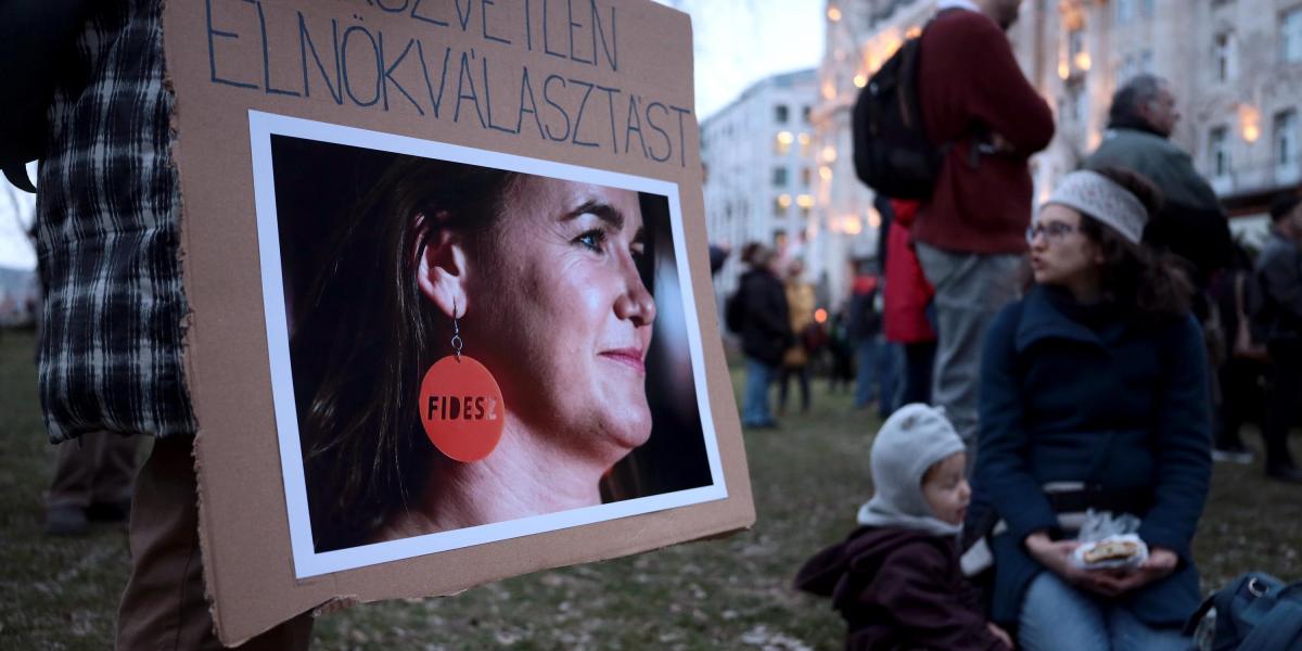 „Orbán Viktor, ki fogja ezt a módosítást aláírni? Ugyanaz a kéz, amelyik felmentette a bűnöst?”