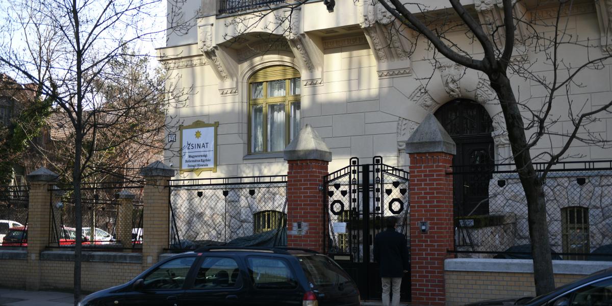 Rejtőzködve érkezett meg Balog Zoltán a zsinati hivatalba Rejtőzködve érkezett meg Balog Zoltán a zsinati hivatalba