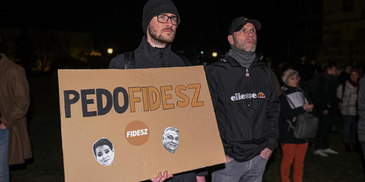 A Fidesz „pedofil szörnyetegeitől” félti a gyerekeket a Momentum – Videó!