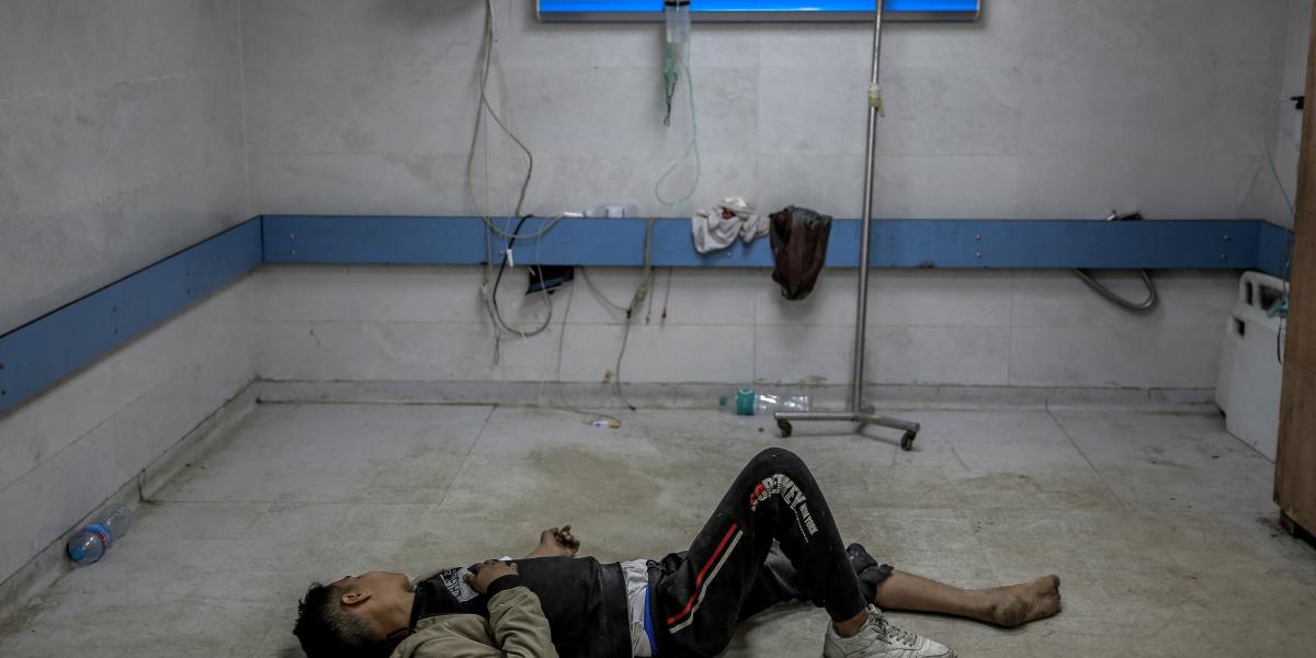 Izrael ismét rajtaütött a gázai al-Sifa kórházon, az összecsapásban többen meghaltak, megsebesültek