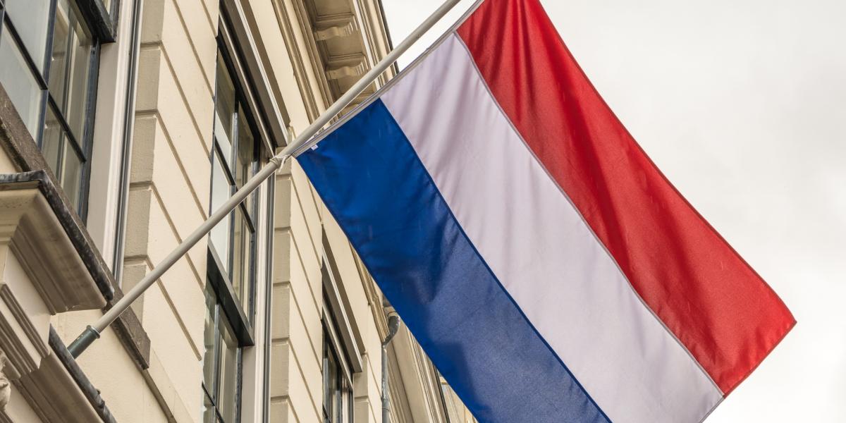 Elővigyázatosságból bezárja teheráni nagykövetségét Hollandia
