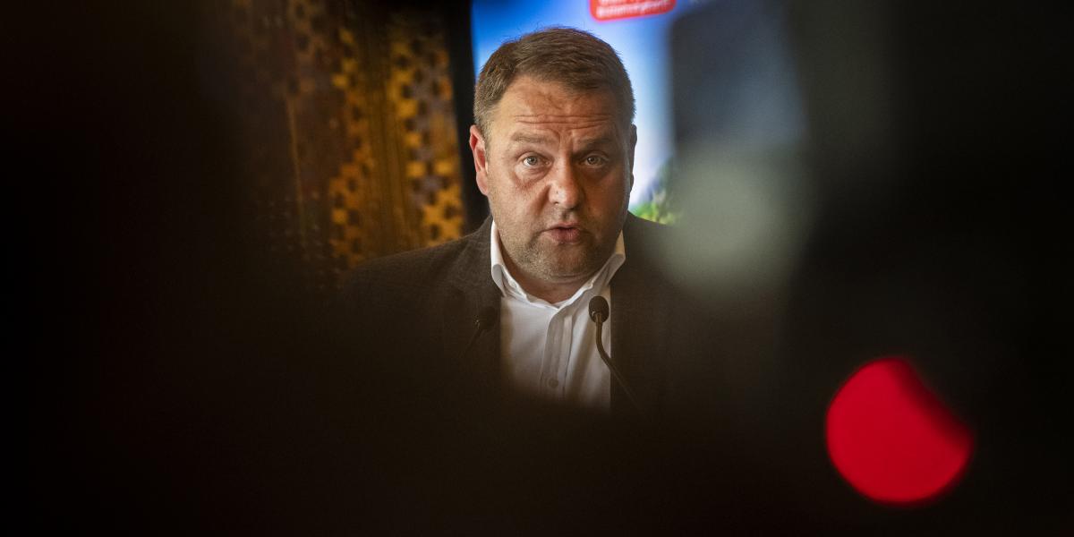 Egymilliárd forintból őrizné meg a kávéházi cigányzenét az Orbán-kormány