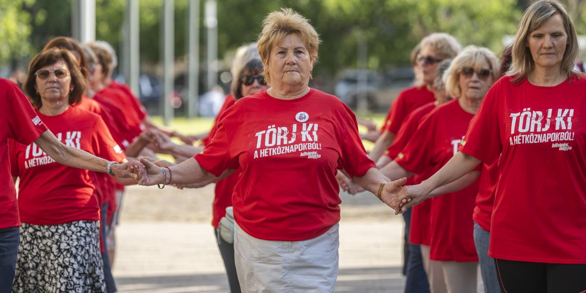 Túllép az idő a kormány vállalásain, mégsem mondanak semmit arról, hogyan képzelik el a jövőt