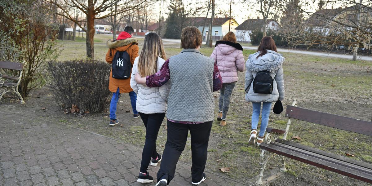 Elmennek. A méltatlan eljárás eddig 113 nevelőszülőt űzött el